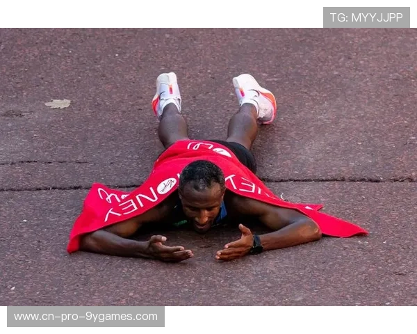 伦敦马拉松纯跑者打破历史纪录，现场气氛热烈，2020年伦敦马拉松全程视频